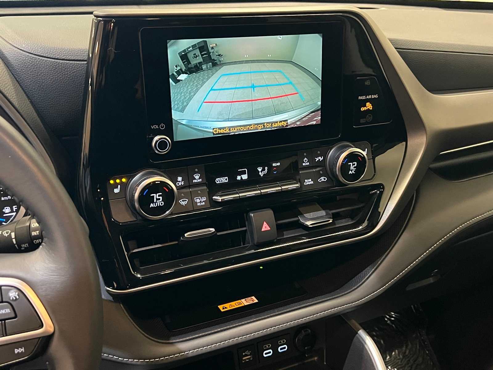 Thumbnail: 2024 Toyota Highlander - 25