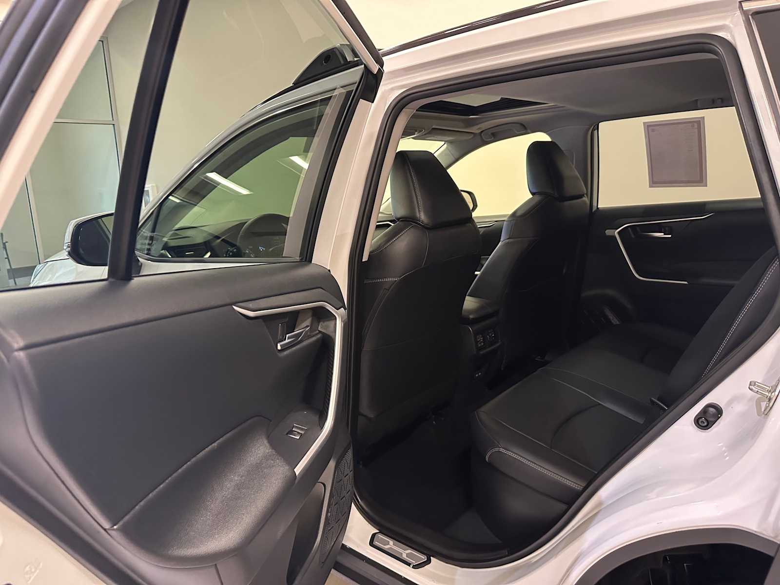 Thumbnail: 2025 Toyota RAV4 - 25