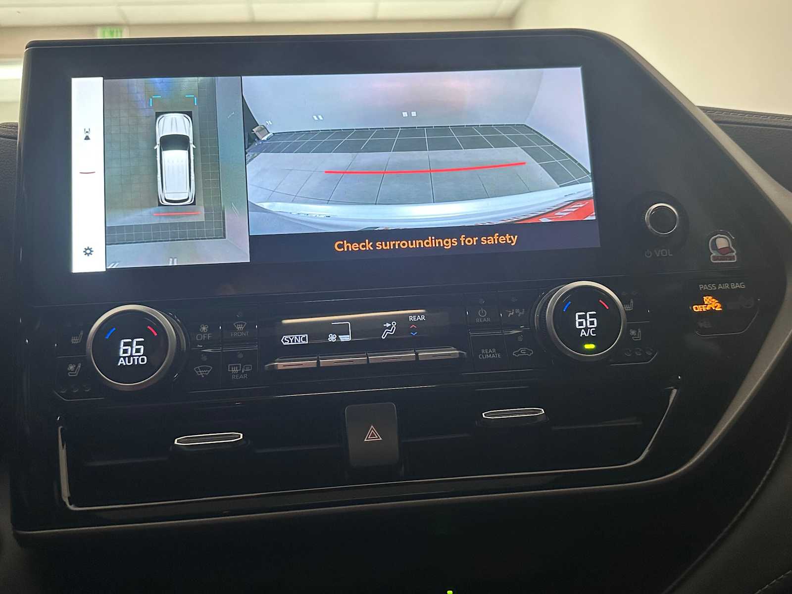 Thumbnail: 2023 Toyota Highlander - 13