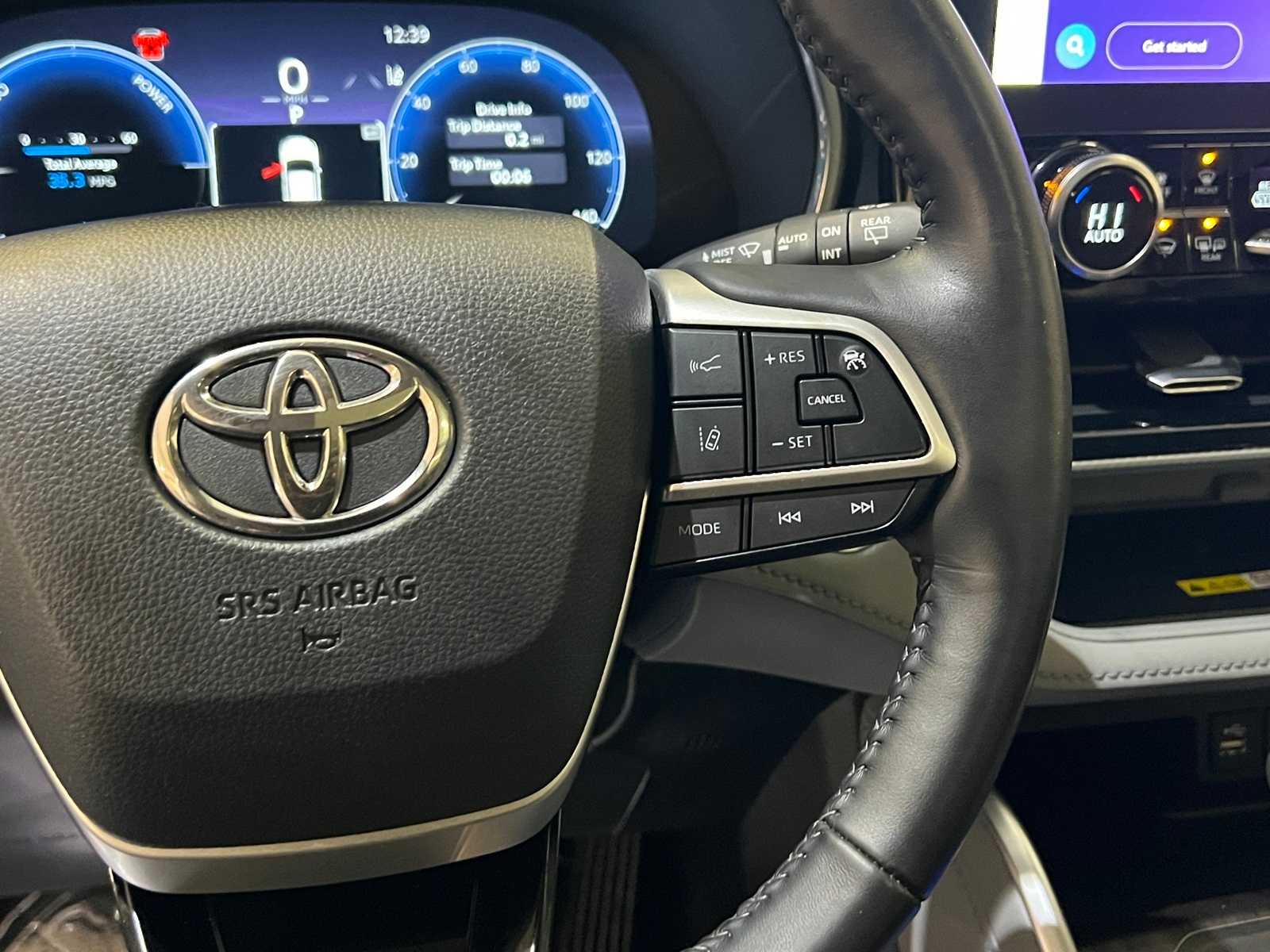 Thumbnail: 2023 Toyota Highlander - 21