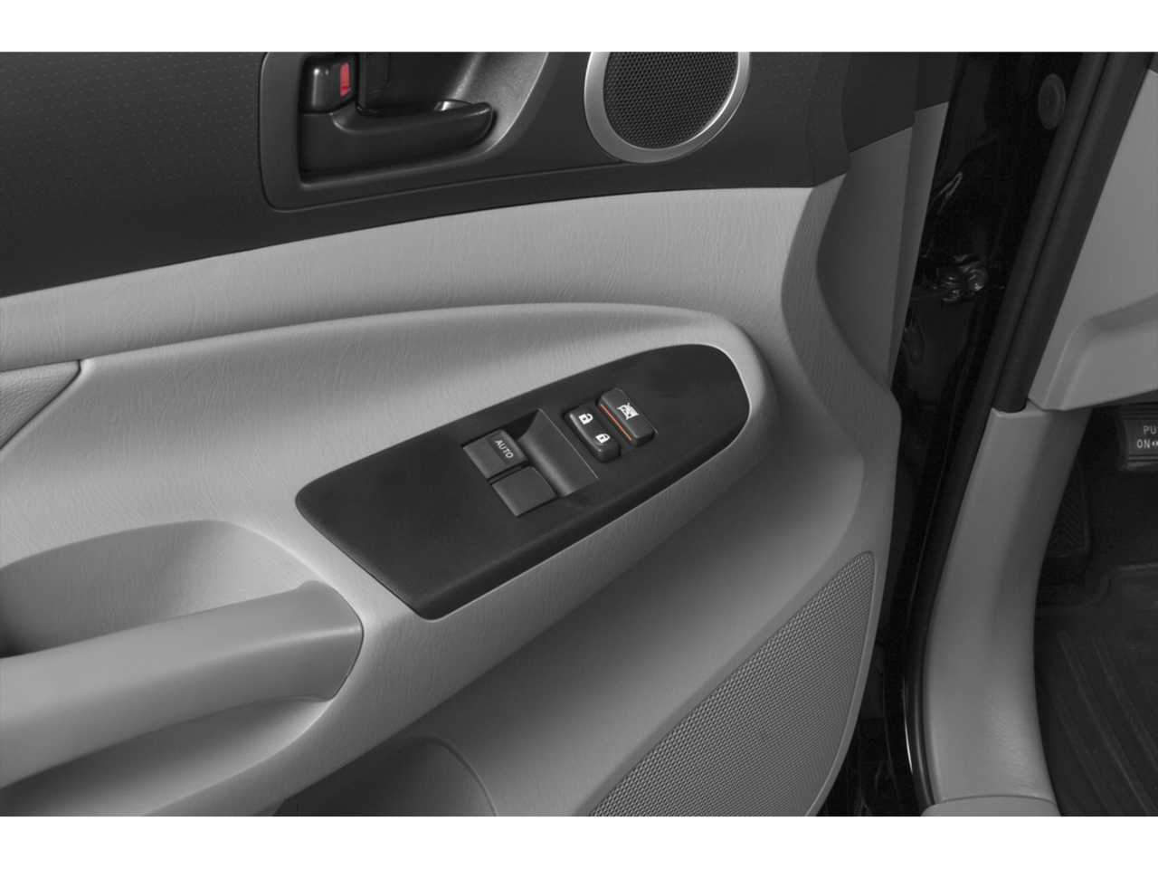 Thumbnail: 2015 Toyota Tacoma - 14