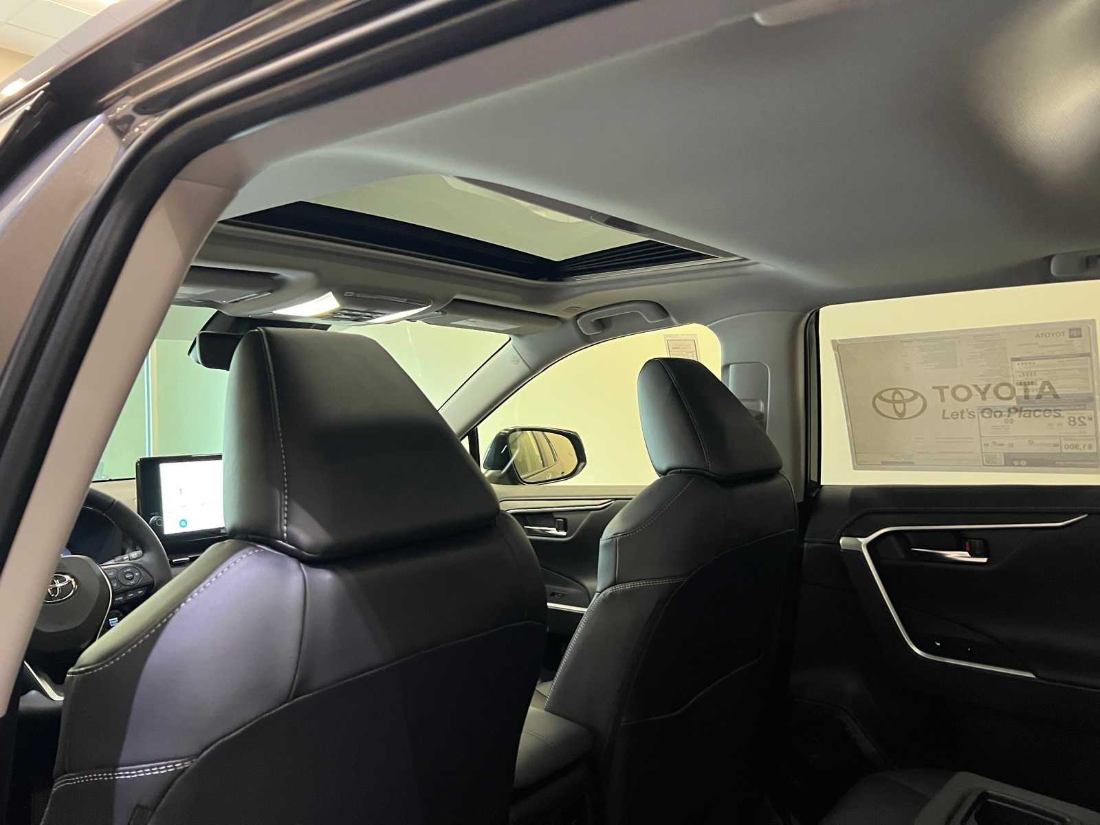 Thumbnail: 2025 Toyota RAV4 - 12