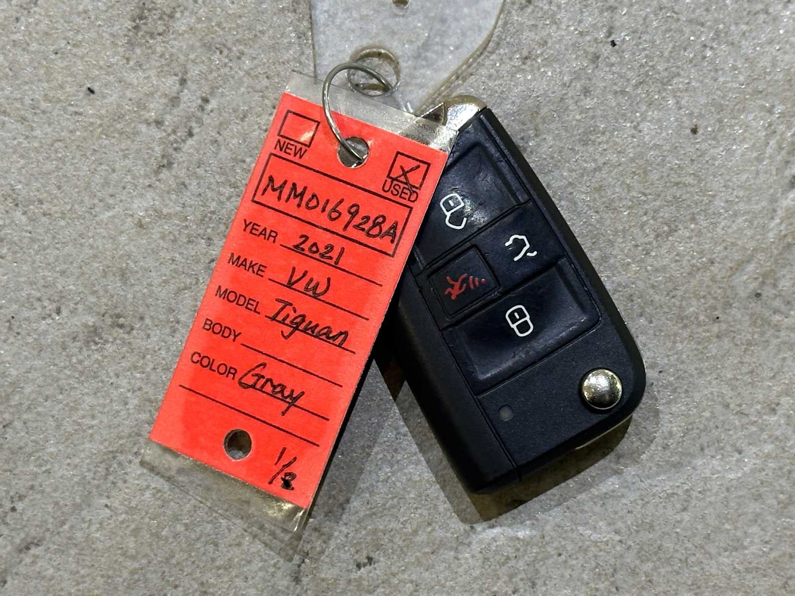 Thumbnail: 2021 Volkswagen Tiguan - 32