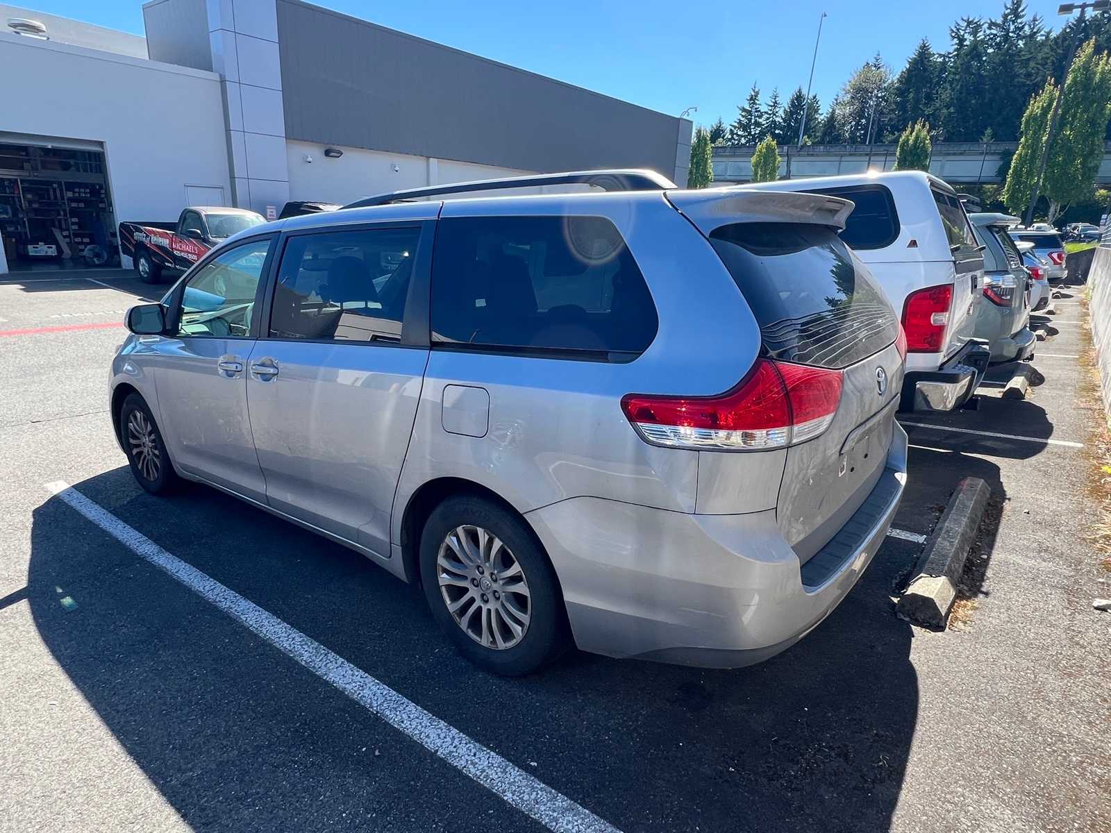 Thumbnail: 2012 Toyota Sienna - 6
