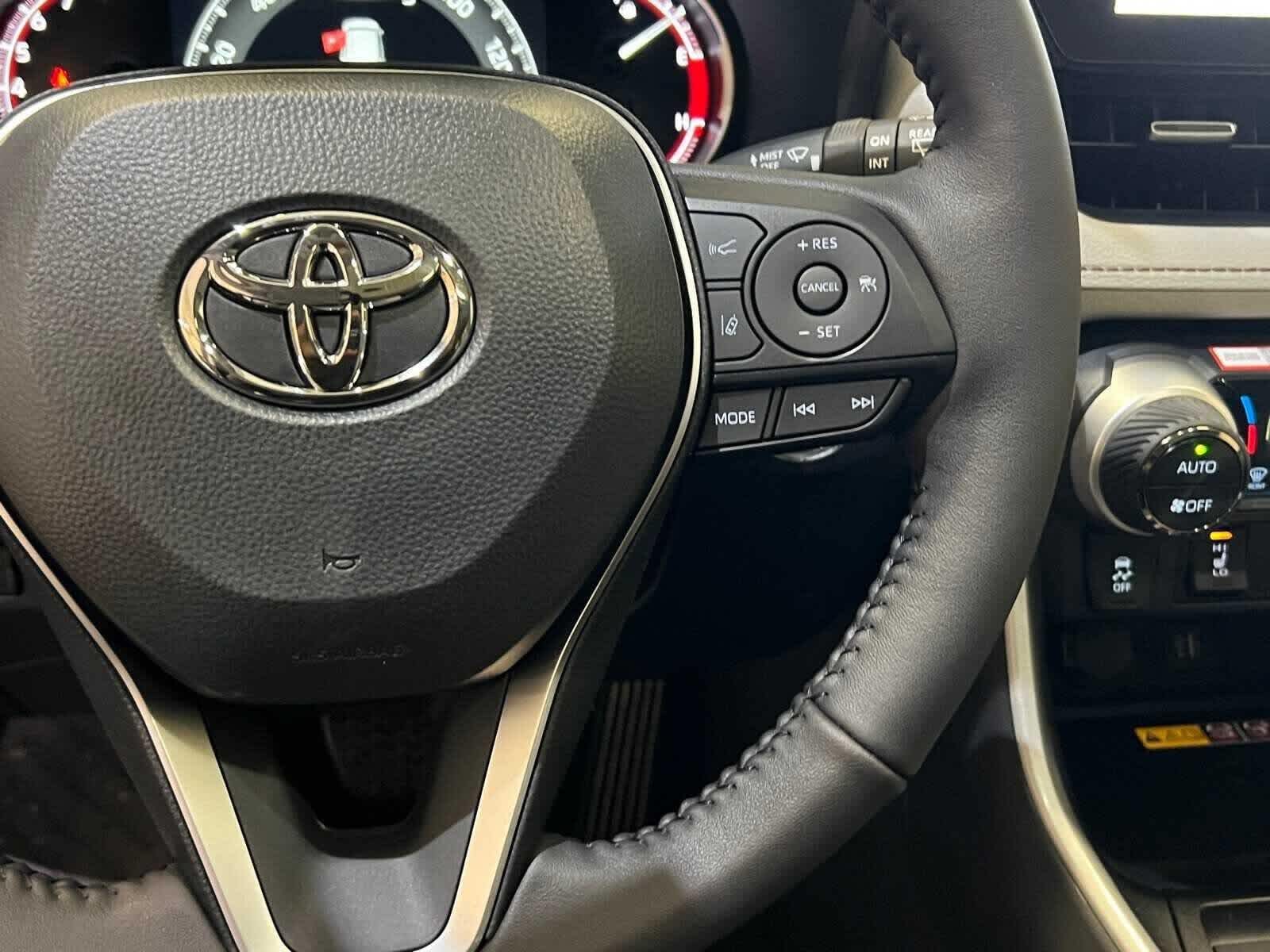 Thumbnail: 2025 Toyota RAV4 - 21