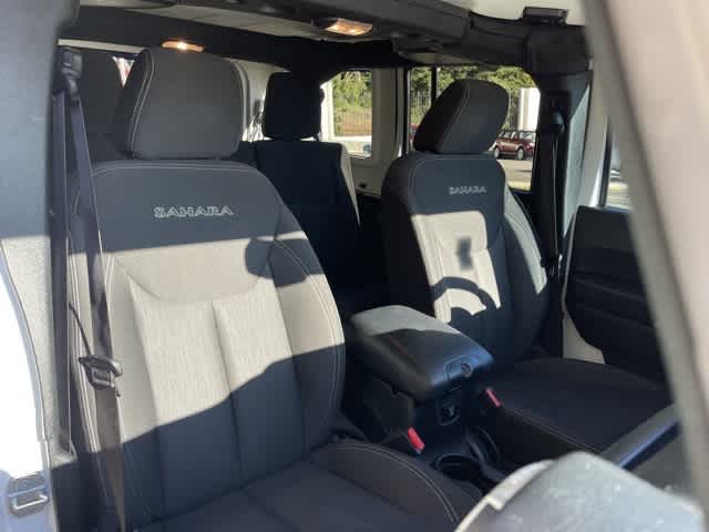 Thumbnail: 2017 Jeep Wrangler - 14