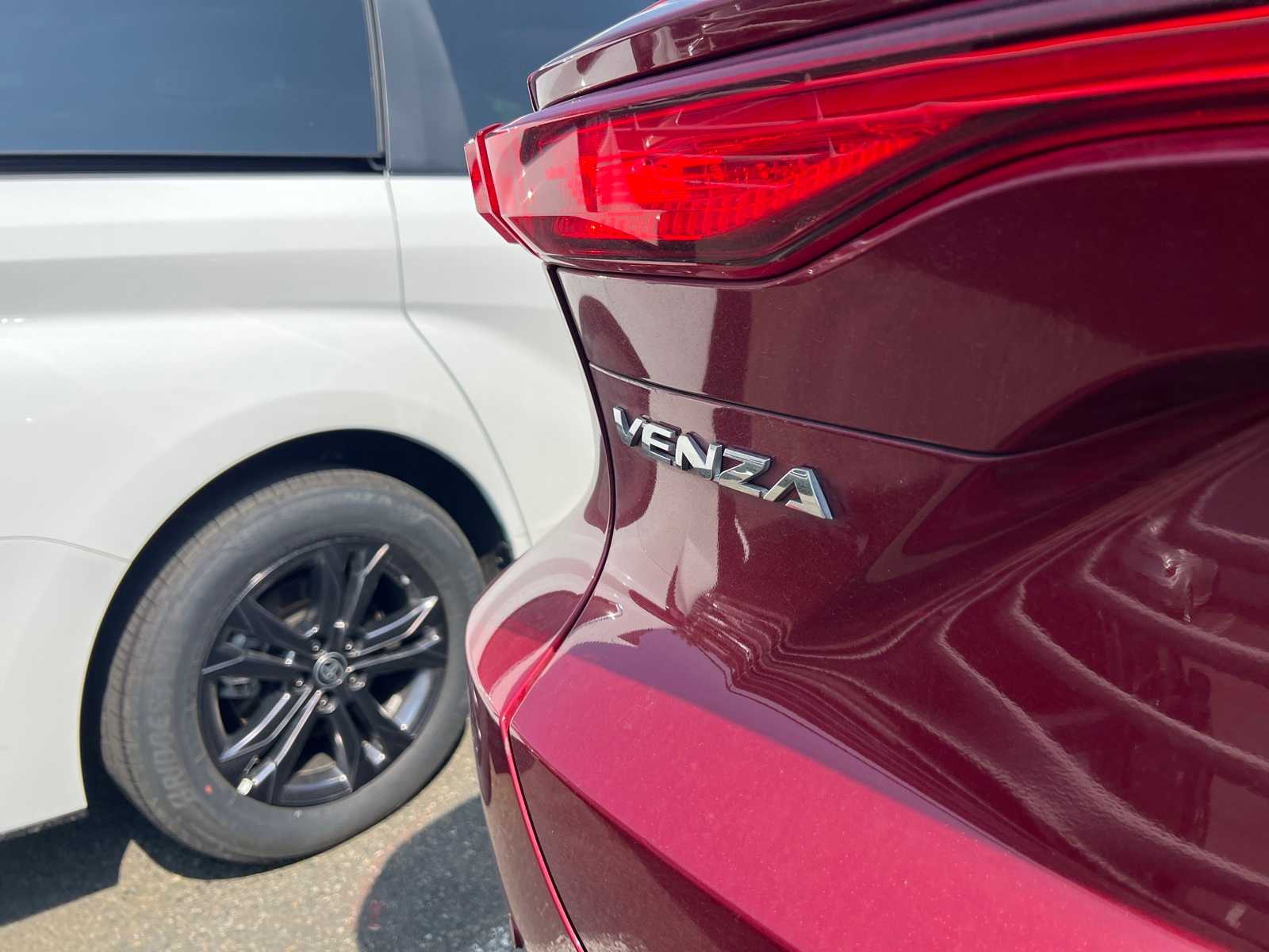 Thumbnail: 2021 Toyota Venza - 9