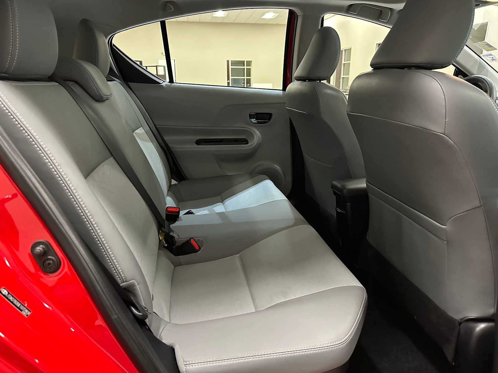 Thumbnail: 2014 Toyota Prius c - 25