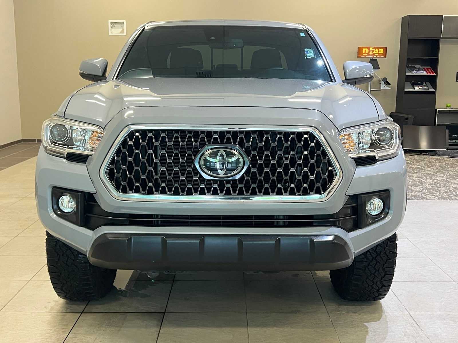 Thumbnail: 2019 Toyota Tacoma - 9