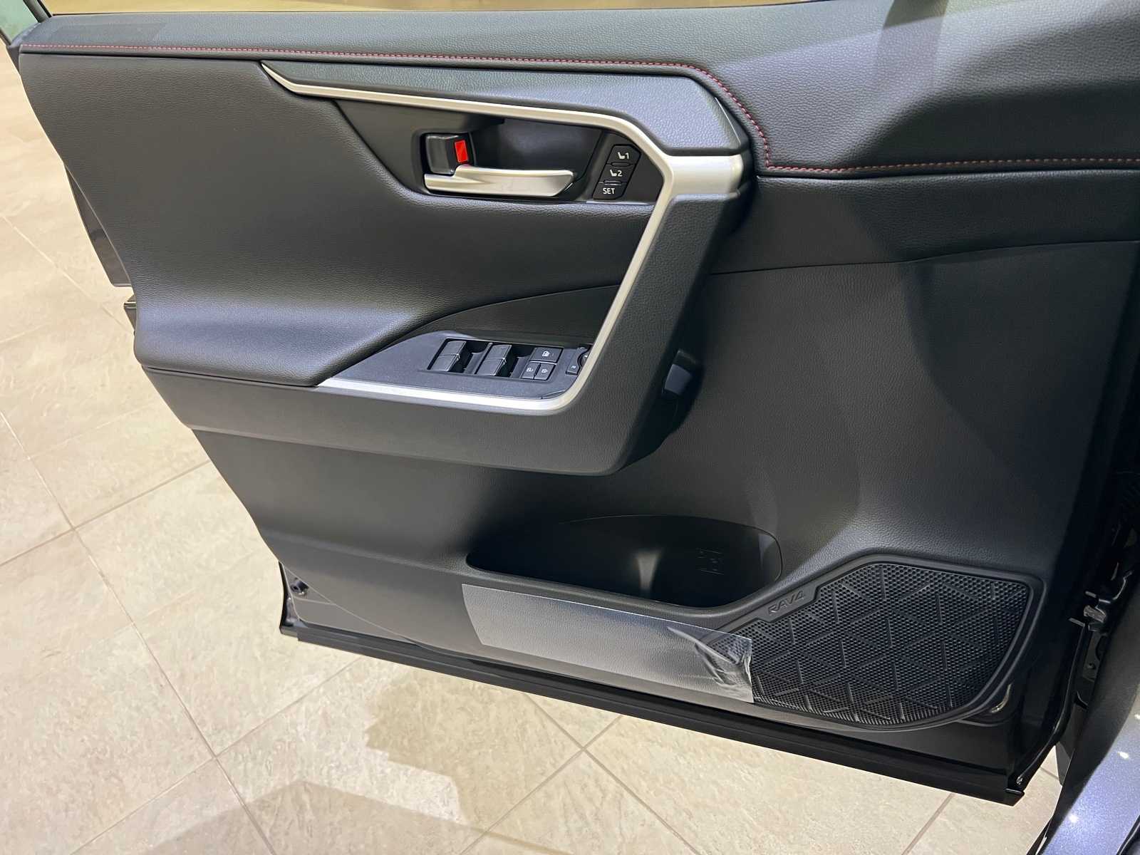 Thumbnail: 2025 Toyota RAV4 - 18