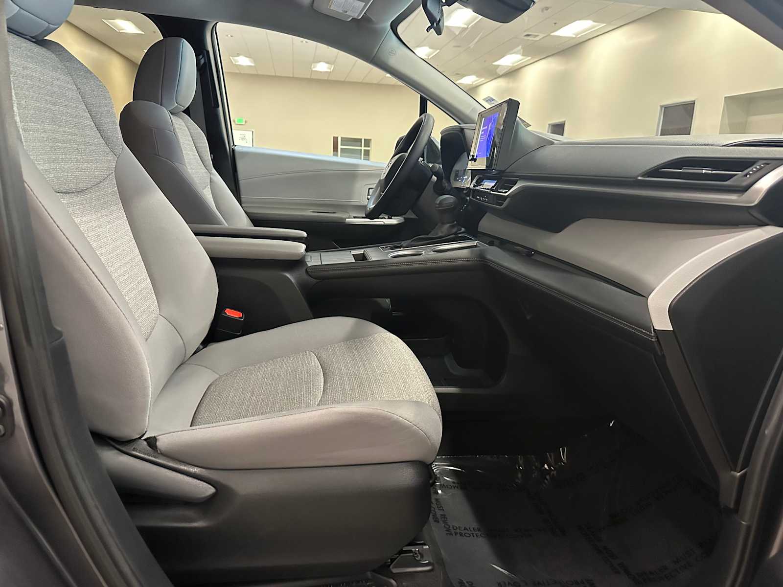 Thumbnail: 2025 Toyota Sienna - 26