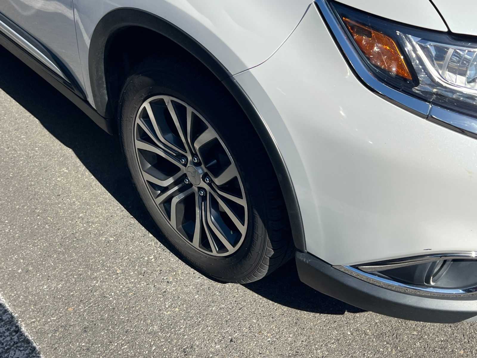 Thumbnail: 2018 Mitsubishi Outlander - 5