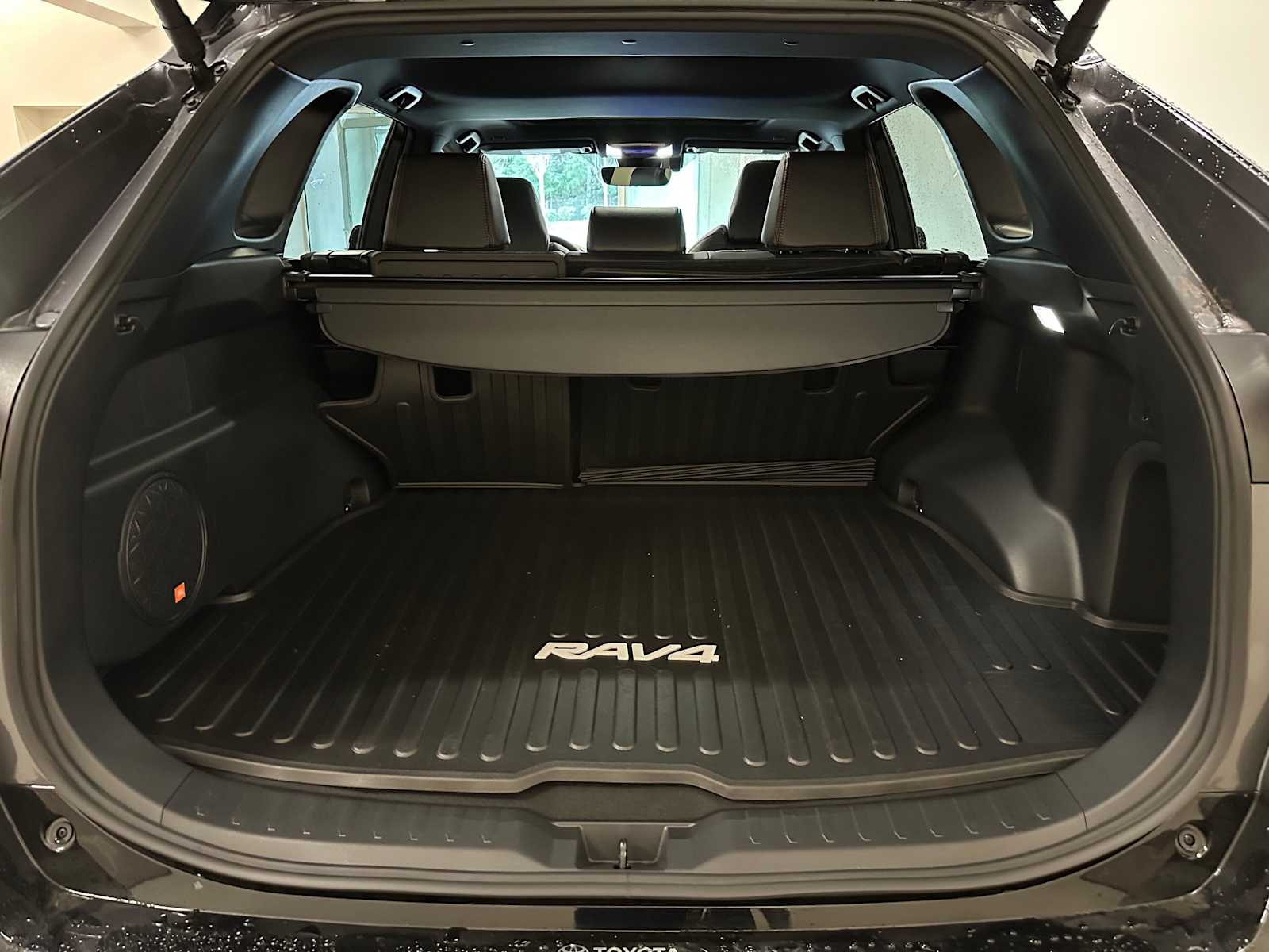 Thumbnail: 2025 Toyota RAV4 - 31