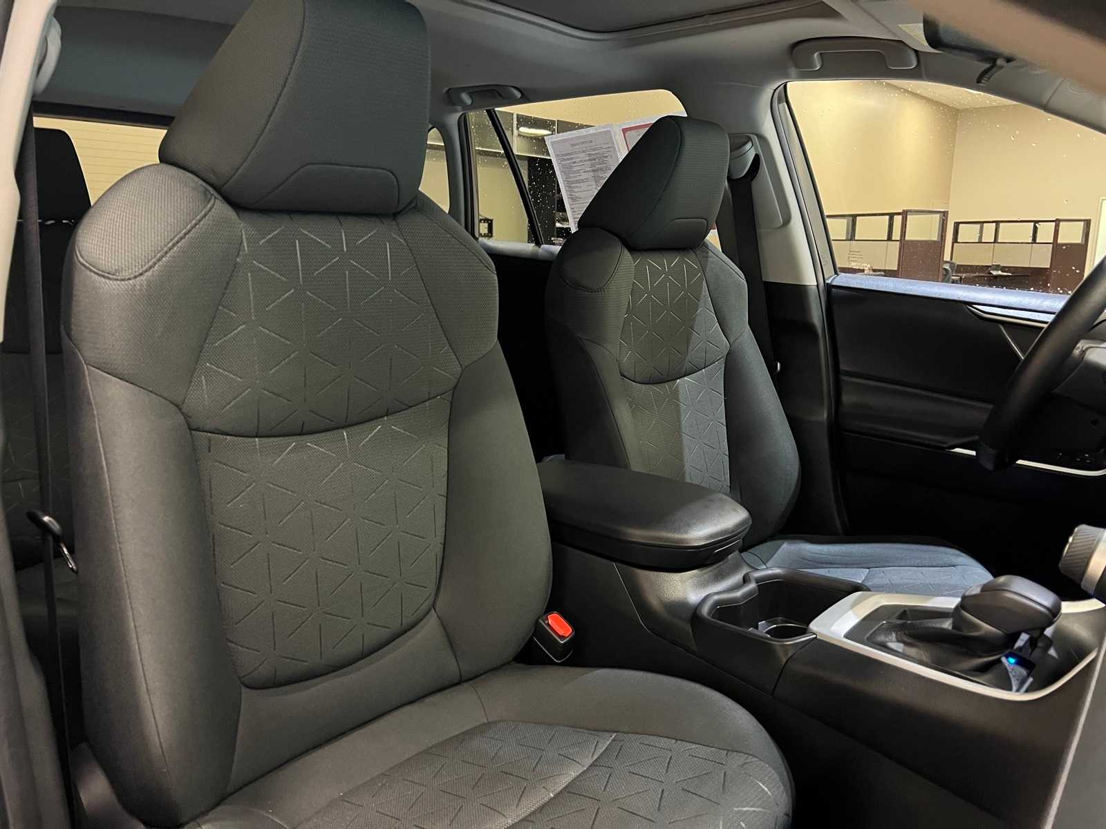 Thumbnail: 2022 Toyota RAV4 - 14