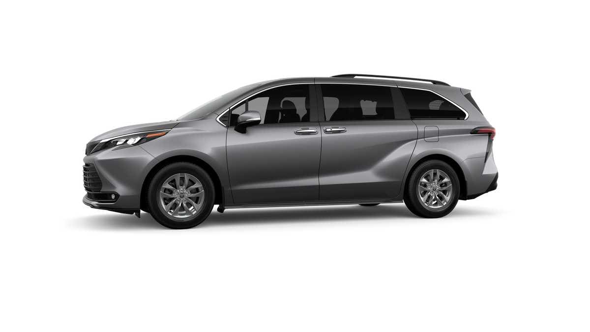 Thumbnail: 2026 Toyota Sienna - 3