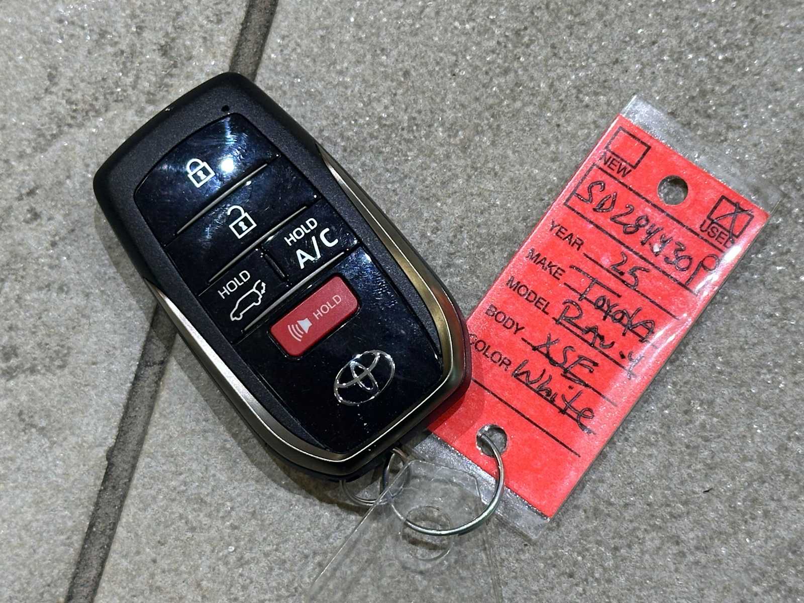 Thumbnail: 2025 Toyota RAV4 - 34