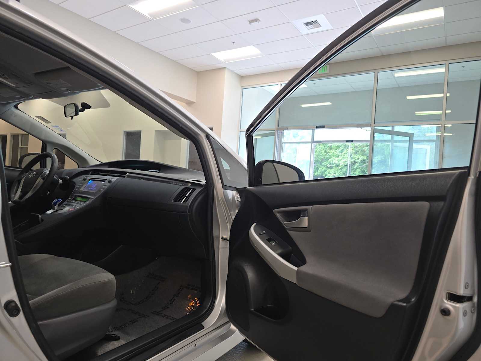 Thumbnail: 2013 Toyota Prius - 26