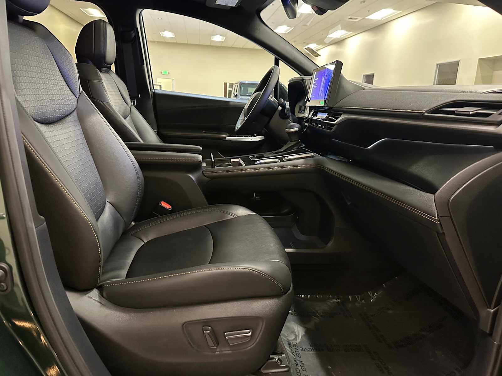 Thumbnail: 2025 Toyota Sienna - 28