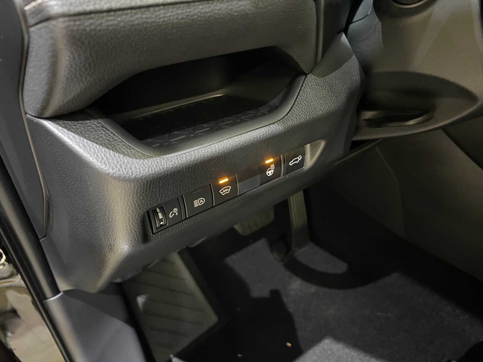 Thumbnail: 2025 Toyota RAV4 - 16