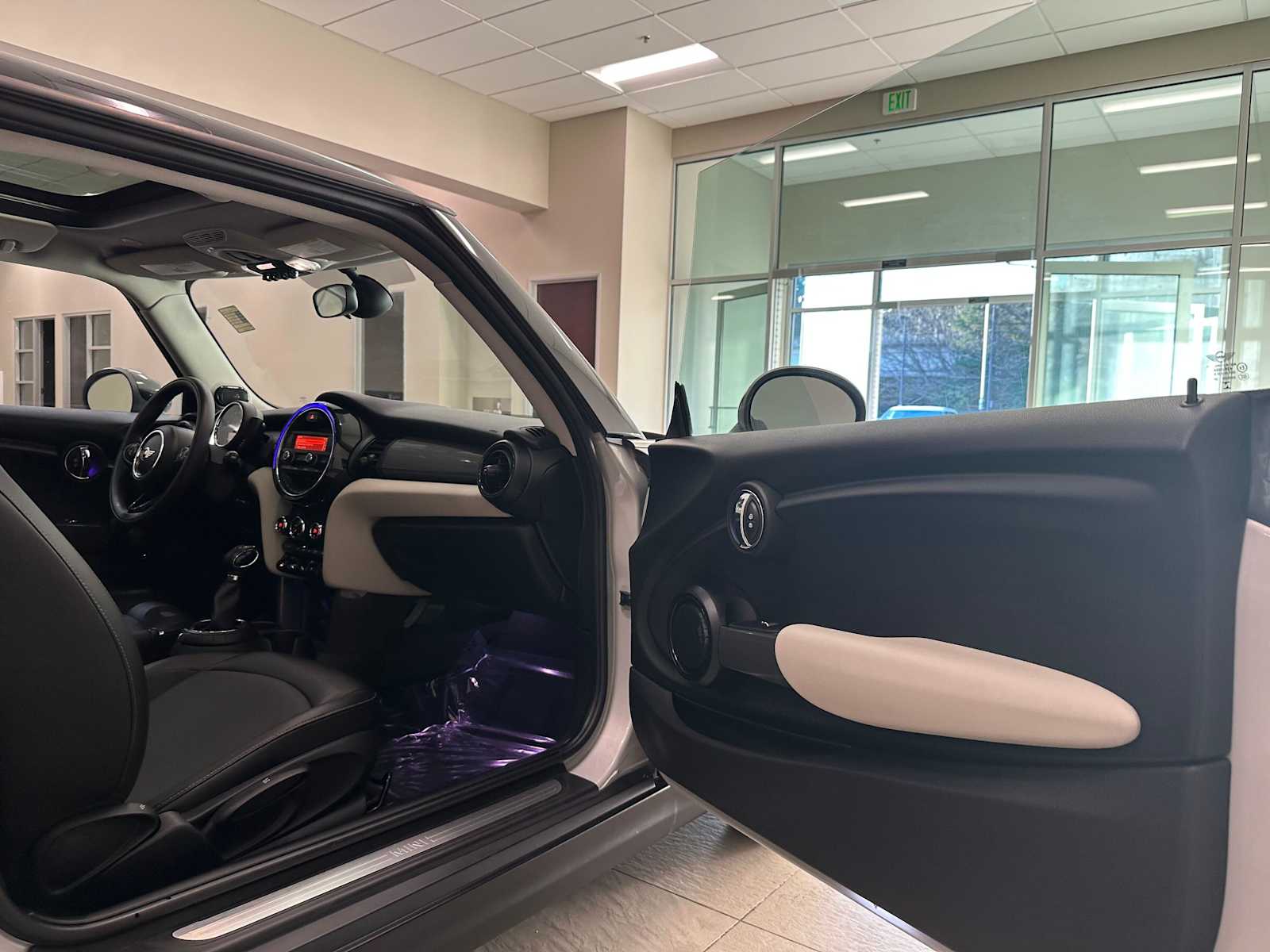 Thumbnail: 2014 MINI Cooper Hardtop - 26