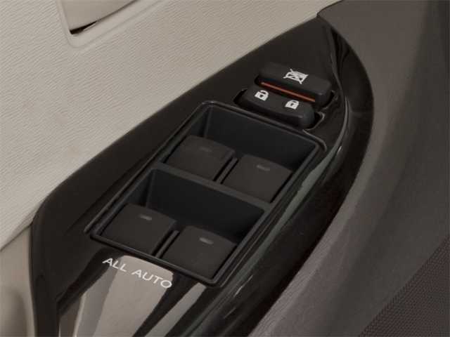 Thumbnail: 2012 Toyota Sienna - 14
