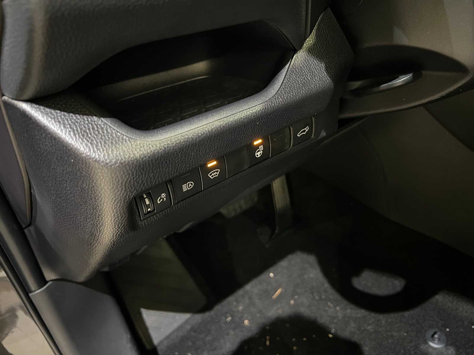 Thumbnail: 2025 Toyota RAV4 - 16