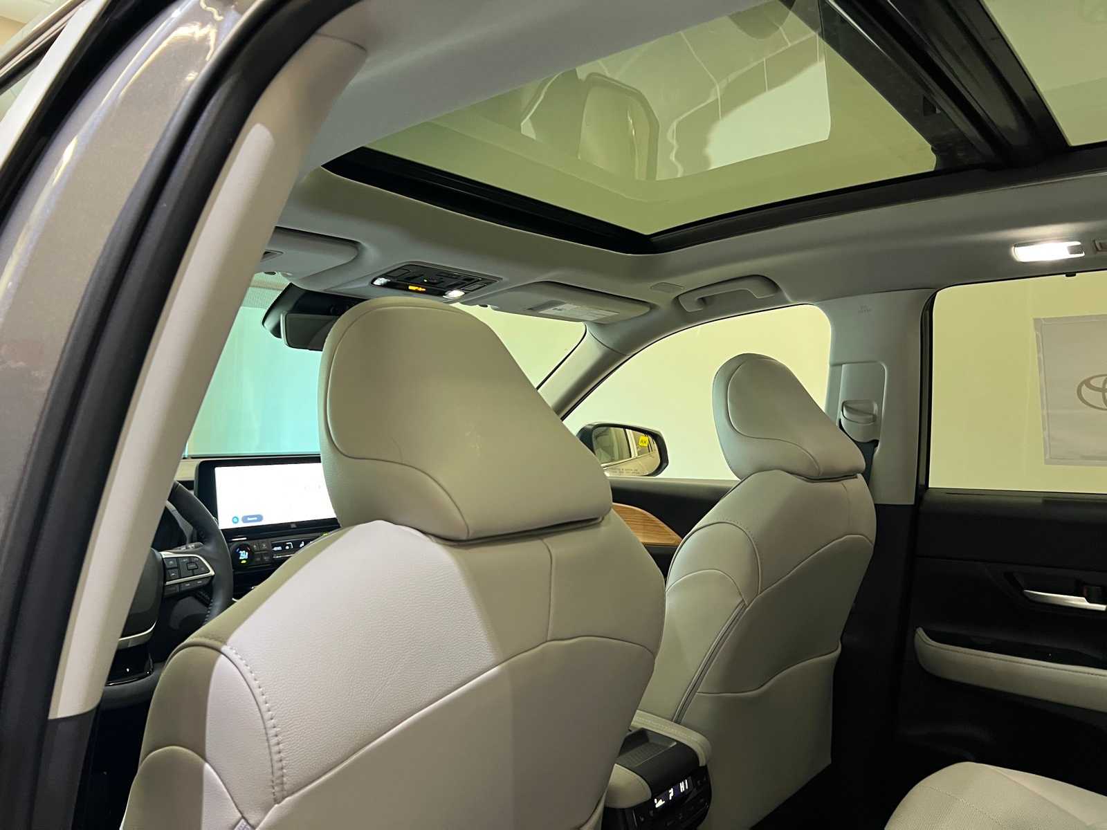 Thumbnail: 2026 Toyota Grand Highlander - 12