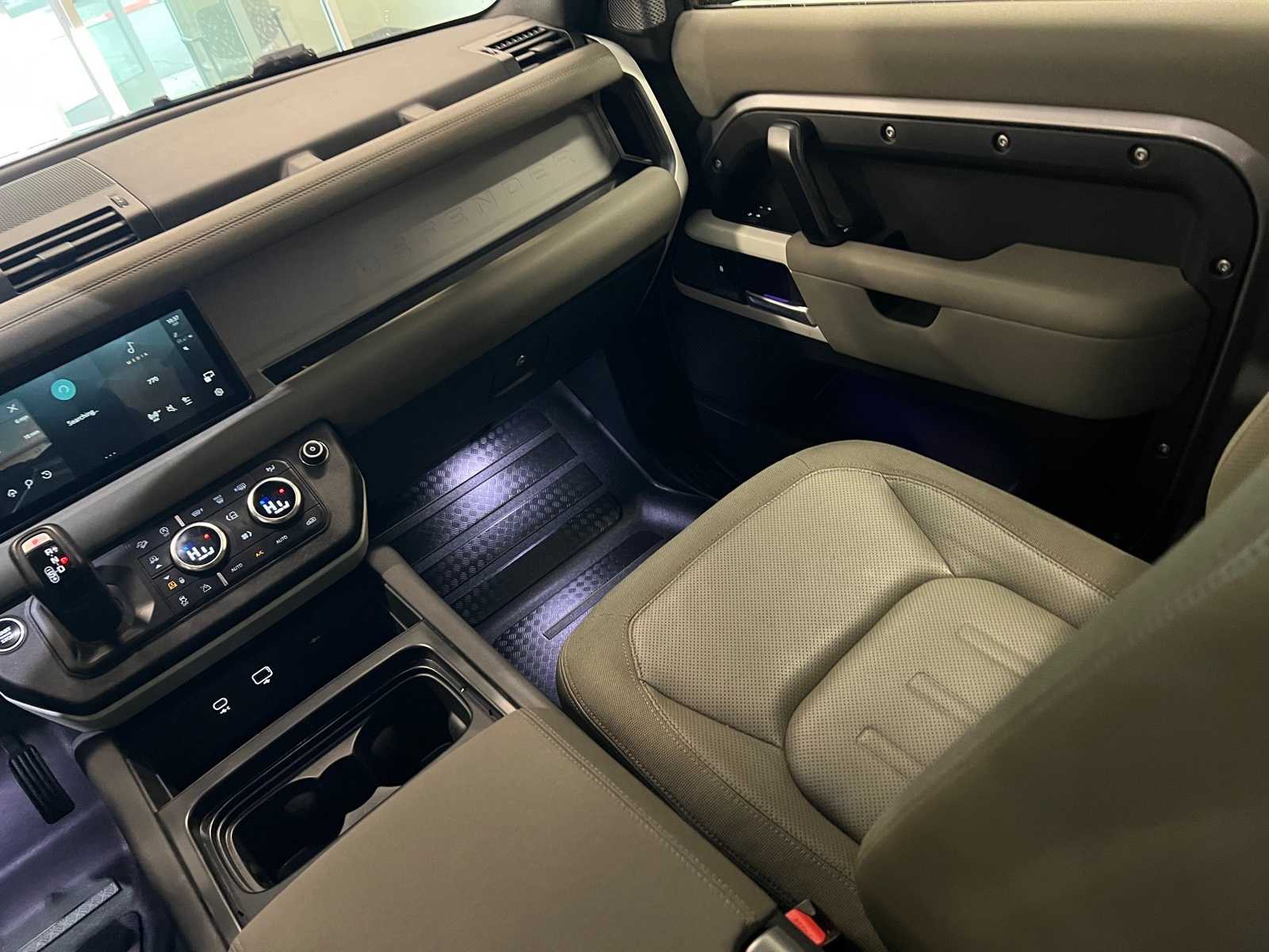 Thumbnail: 2020 Land Rover Defender - 11