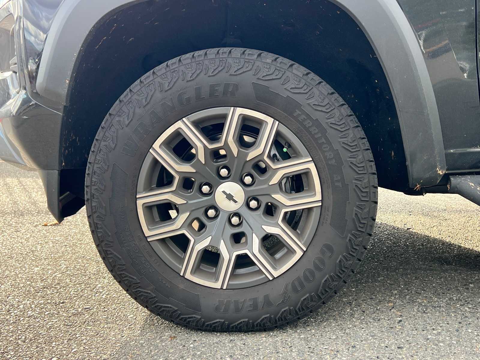 Thumbnail: 2024 Chevrolet Colorado - 5