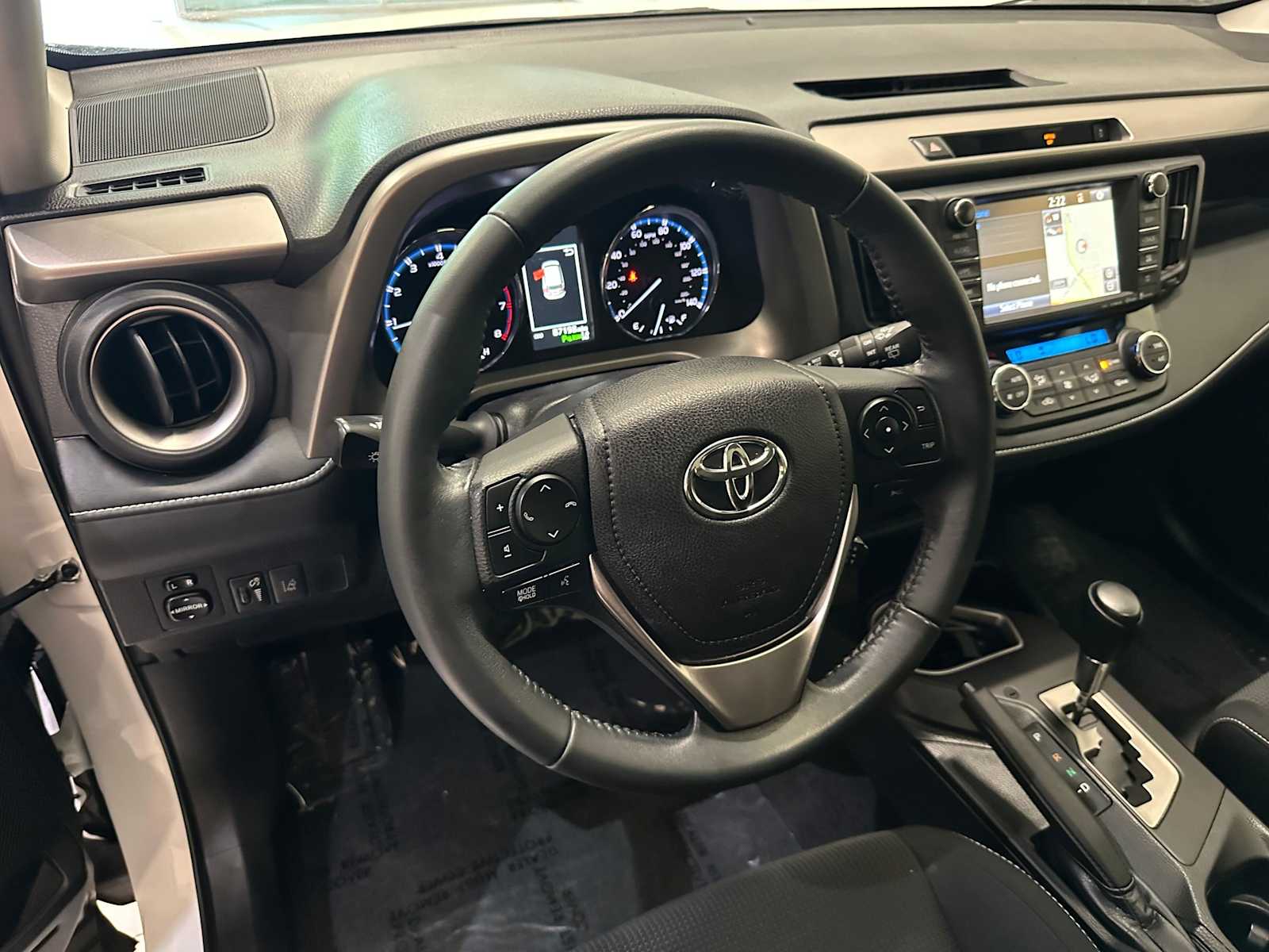 Thumbnail: 2016 Toyota RAV4 - 2