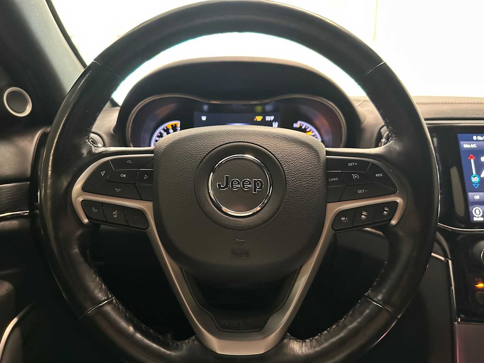 Thumbnail: 2020 Jeep Grand Cherokee - 11