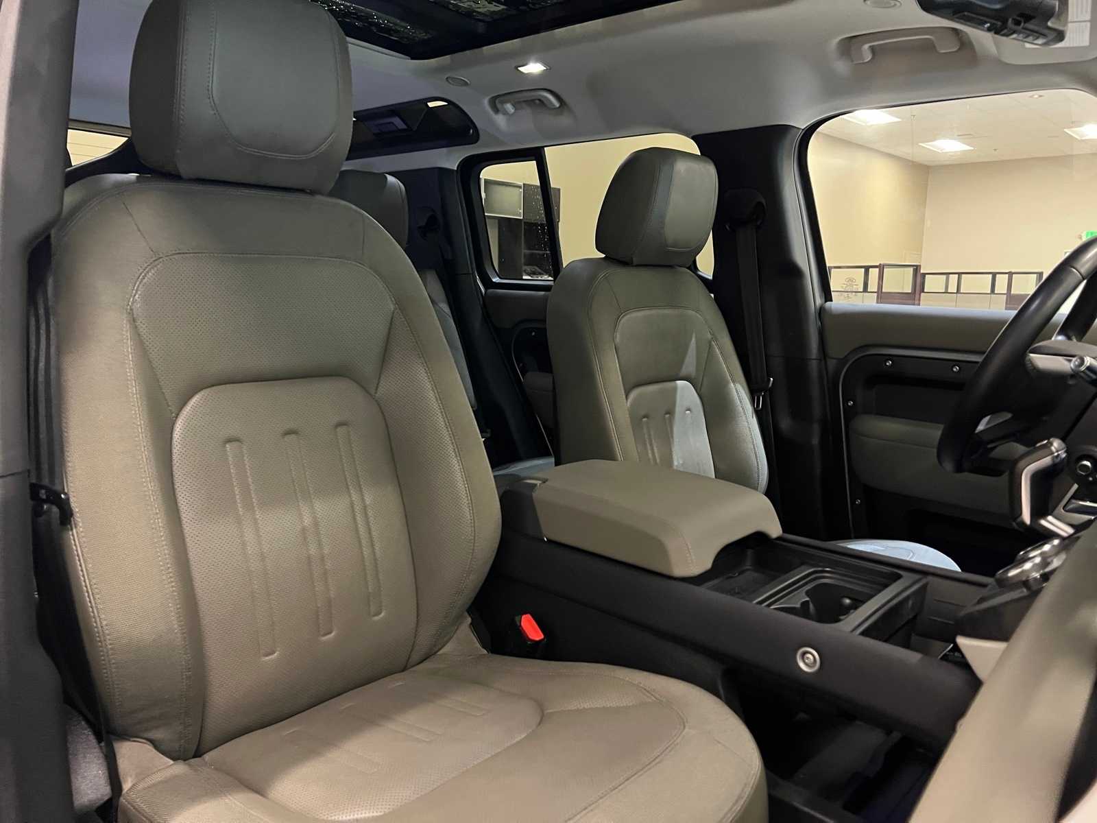 Thumbnail: 2020 Land Rover Defender - 14