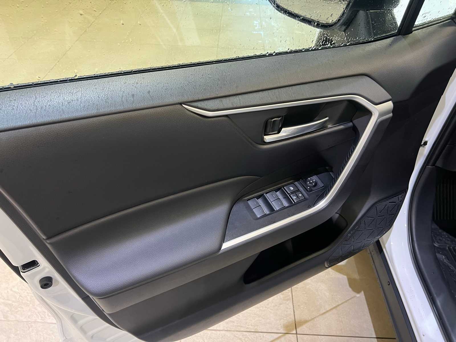 Thumbnail: 2025 Toyota RAV4 - 18