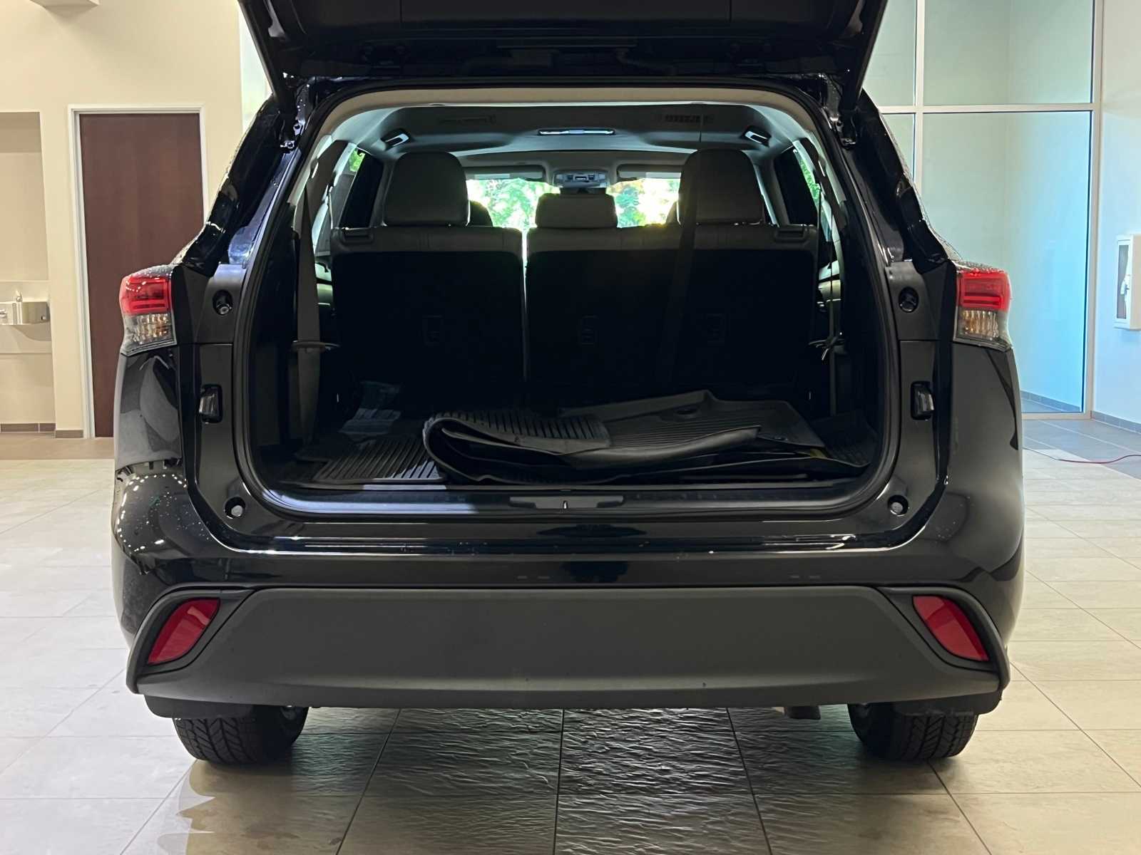 Thumbnail: 2022 Toyota Highlander - 31