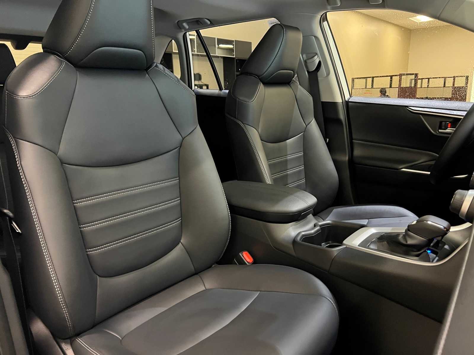 Thumbnail: 2025 Toyota RAV4 - 14