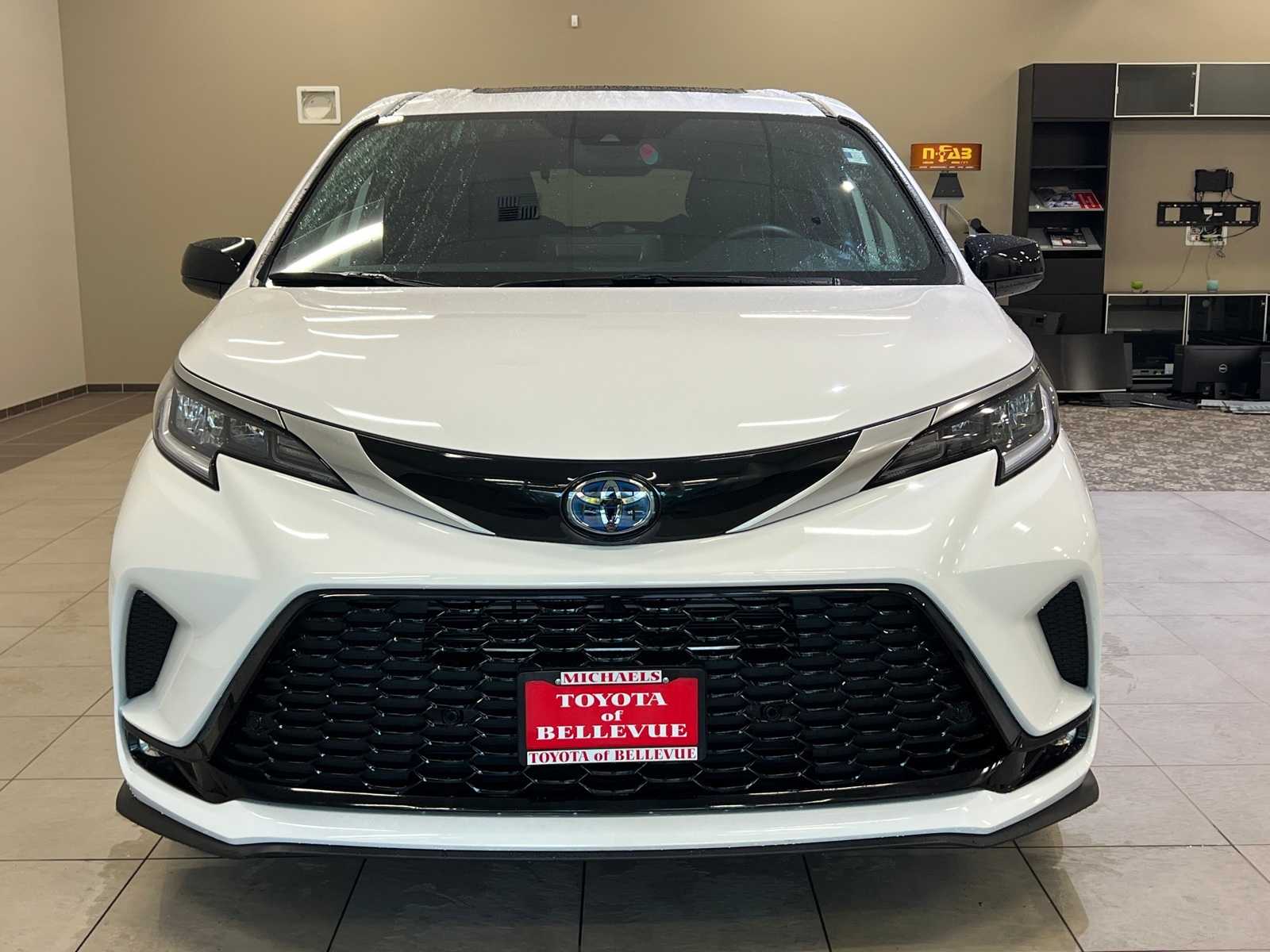 Thumbnail: 2024 Toyota Sienna - 8