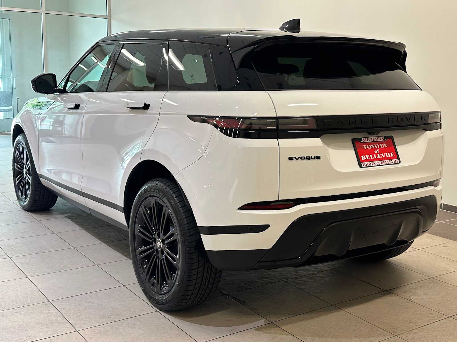 Thumbnail: 2025 Land Rover Range Rover Evoque - 4