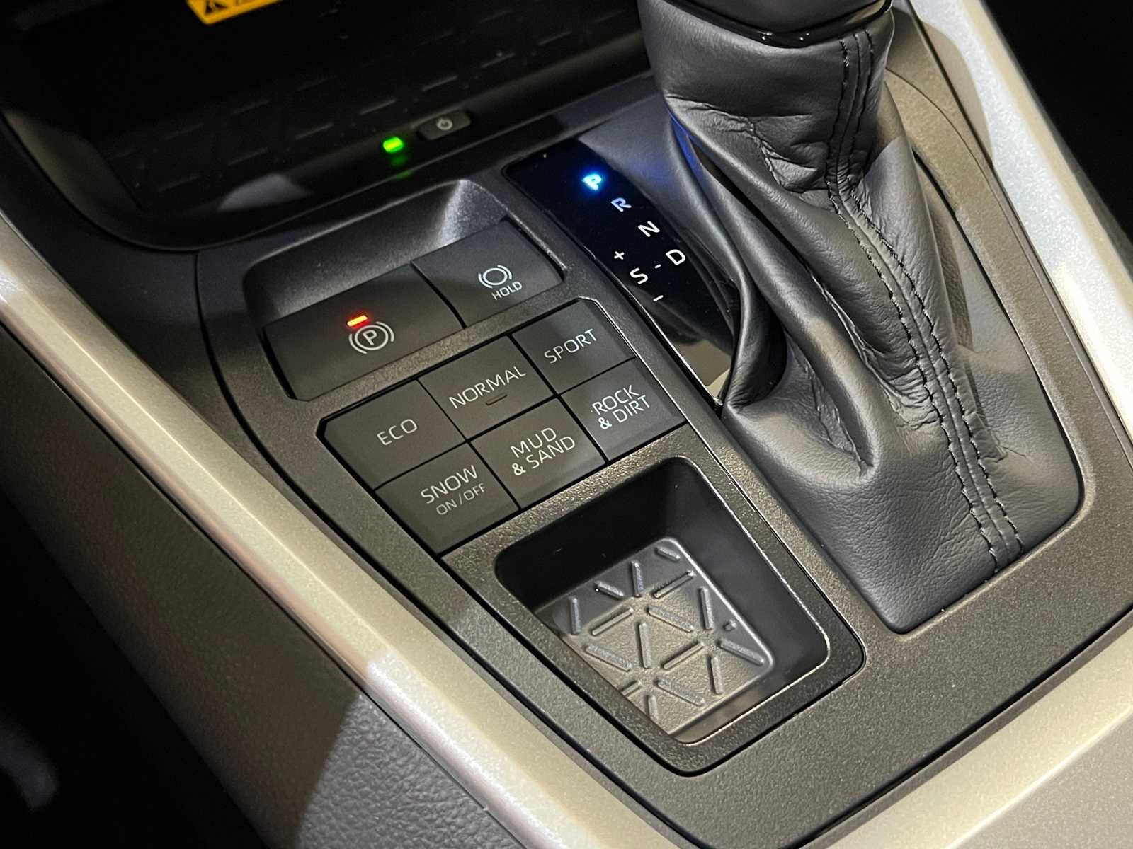 Thumbnail: 2025 Toyota RAV4 - 24