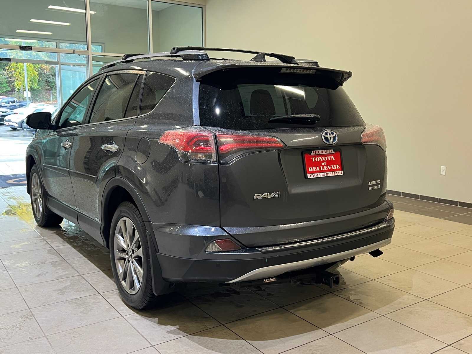 Thumbnail: 2017 Toyota RAV4 - 4