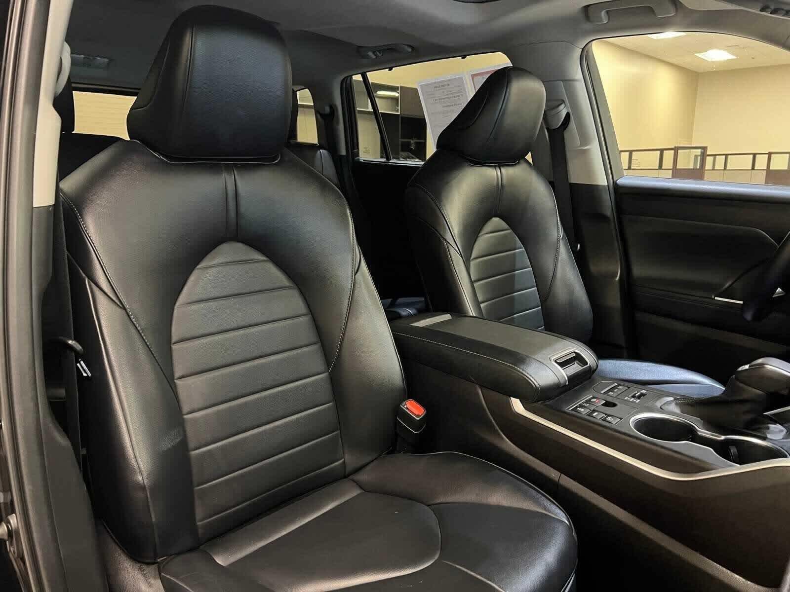 Thumbnail: 2023 Toyota Highlander - 16