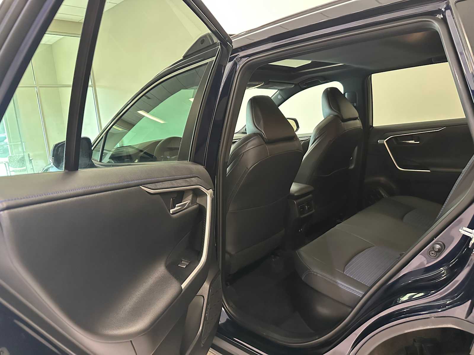 Thumbnail: 2021 Toyota RAV4 - 25