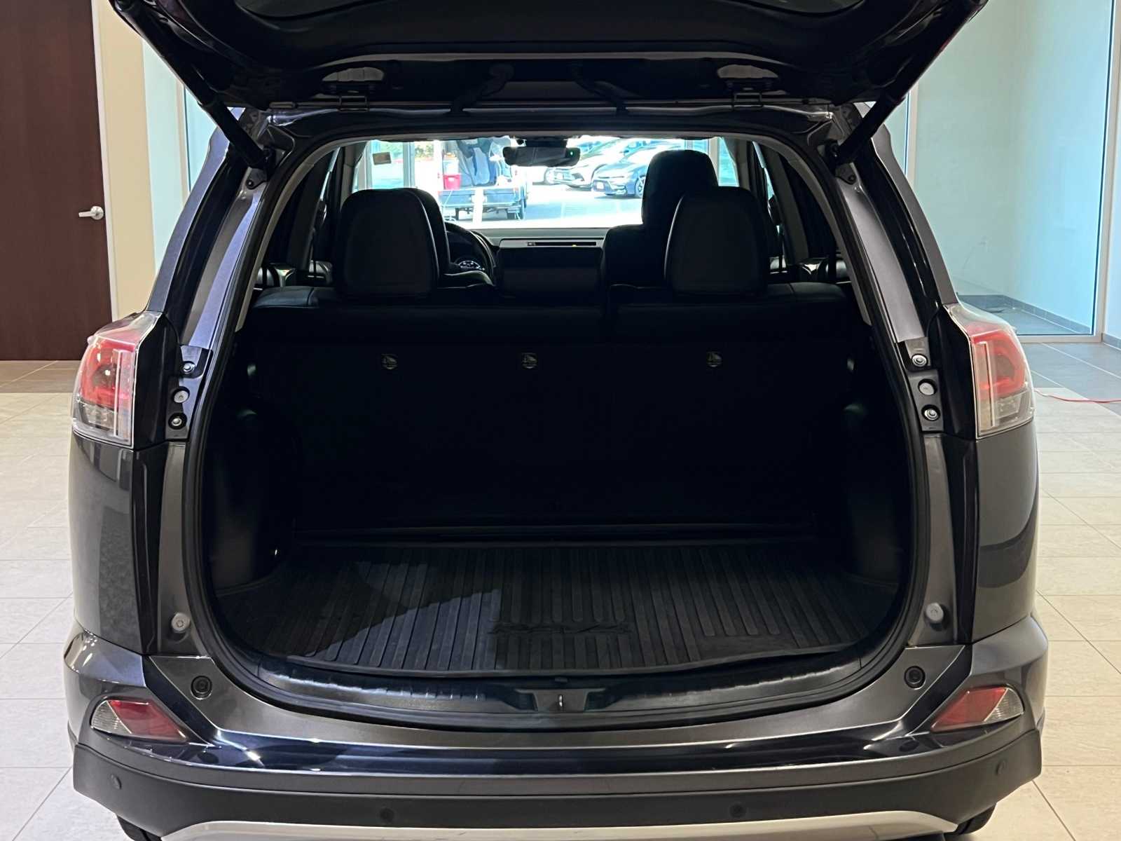 Thumbnail: 2018 Toyota RAV4 - 29