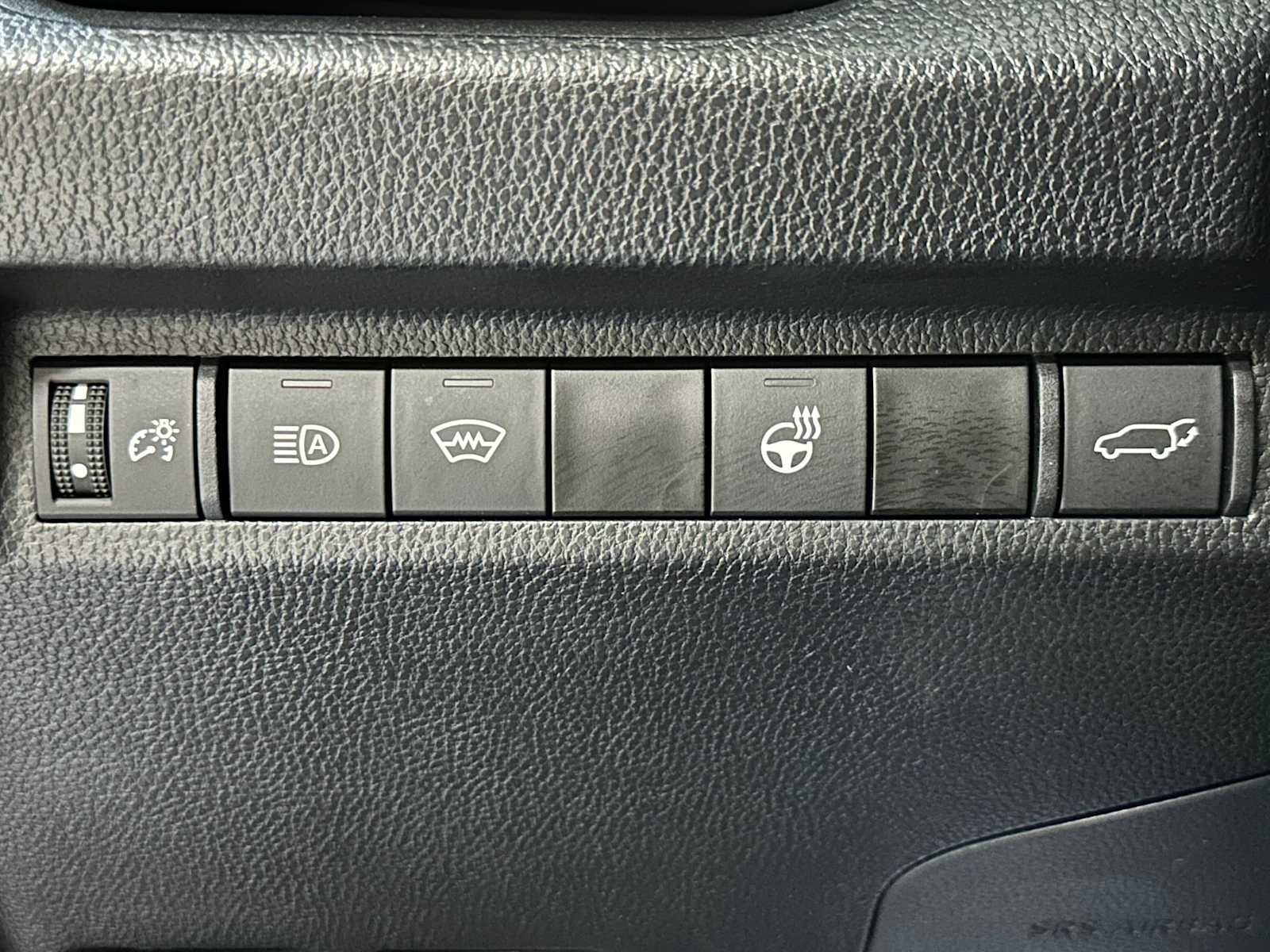 Thumbnail: 2023 Toyota RAV4 - 18