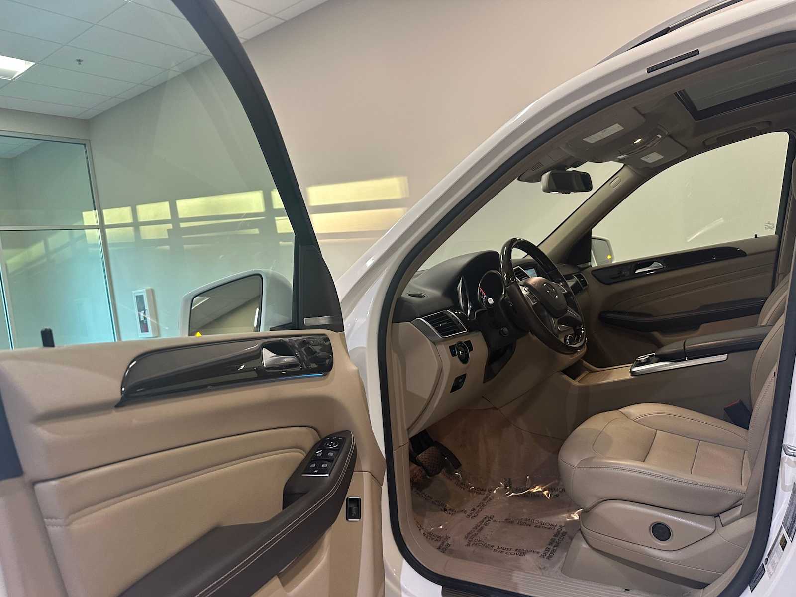 Thumbnail: 2015 Mercedes-Benz M-Class - 24