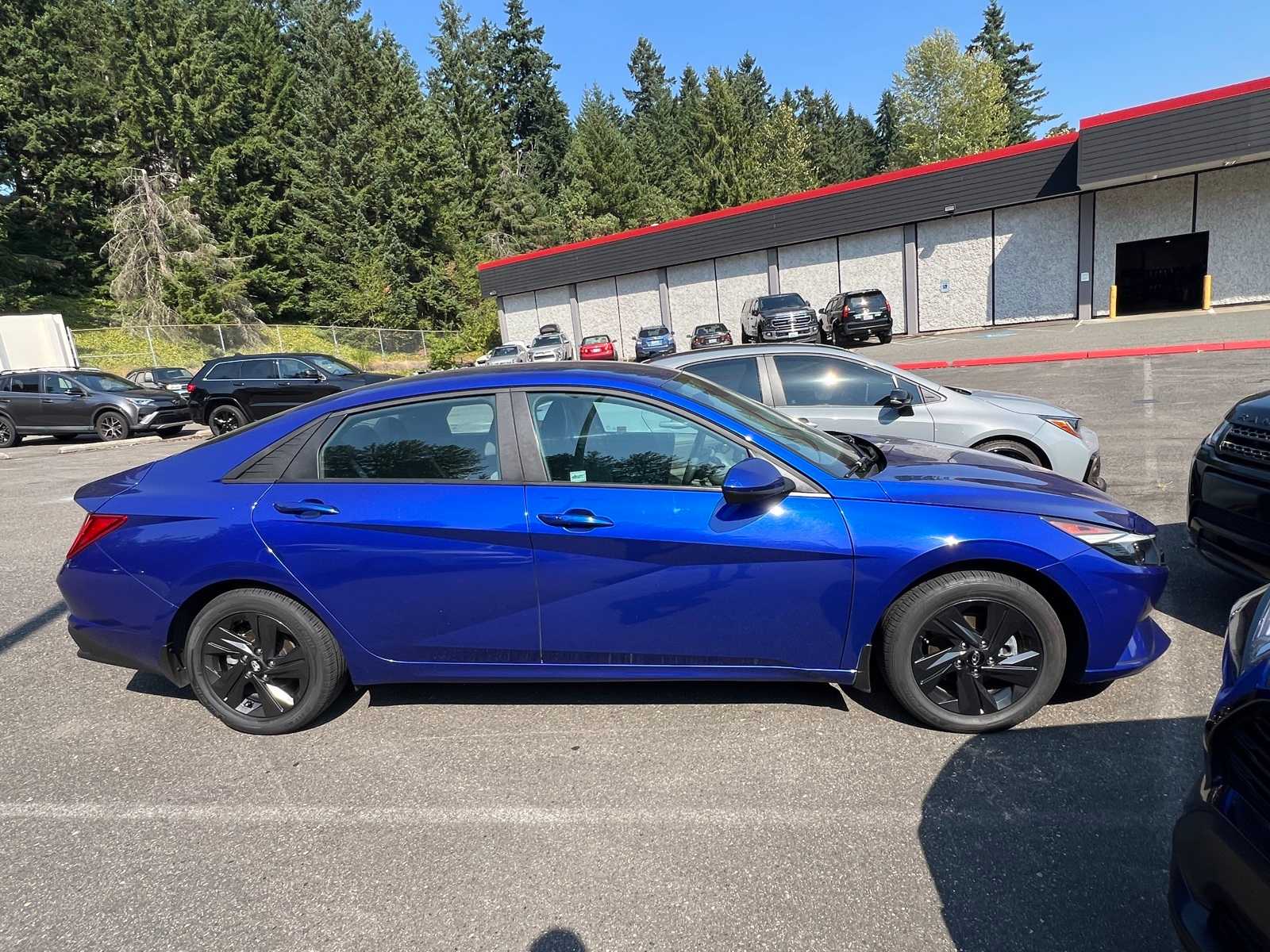 Thumbnail: 2023 Hyundai Elantra - 8