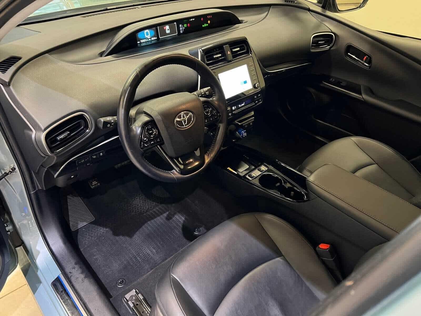 Thumbnail: 2022 Toyota Prius - 2