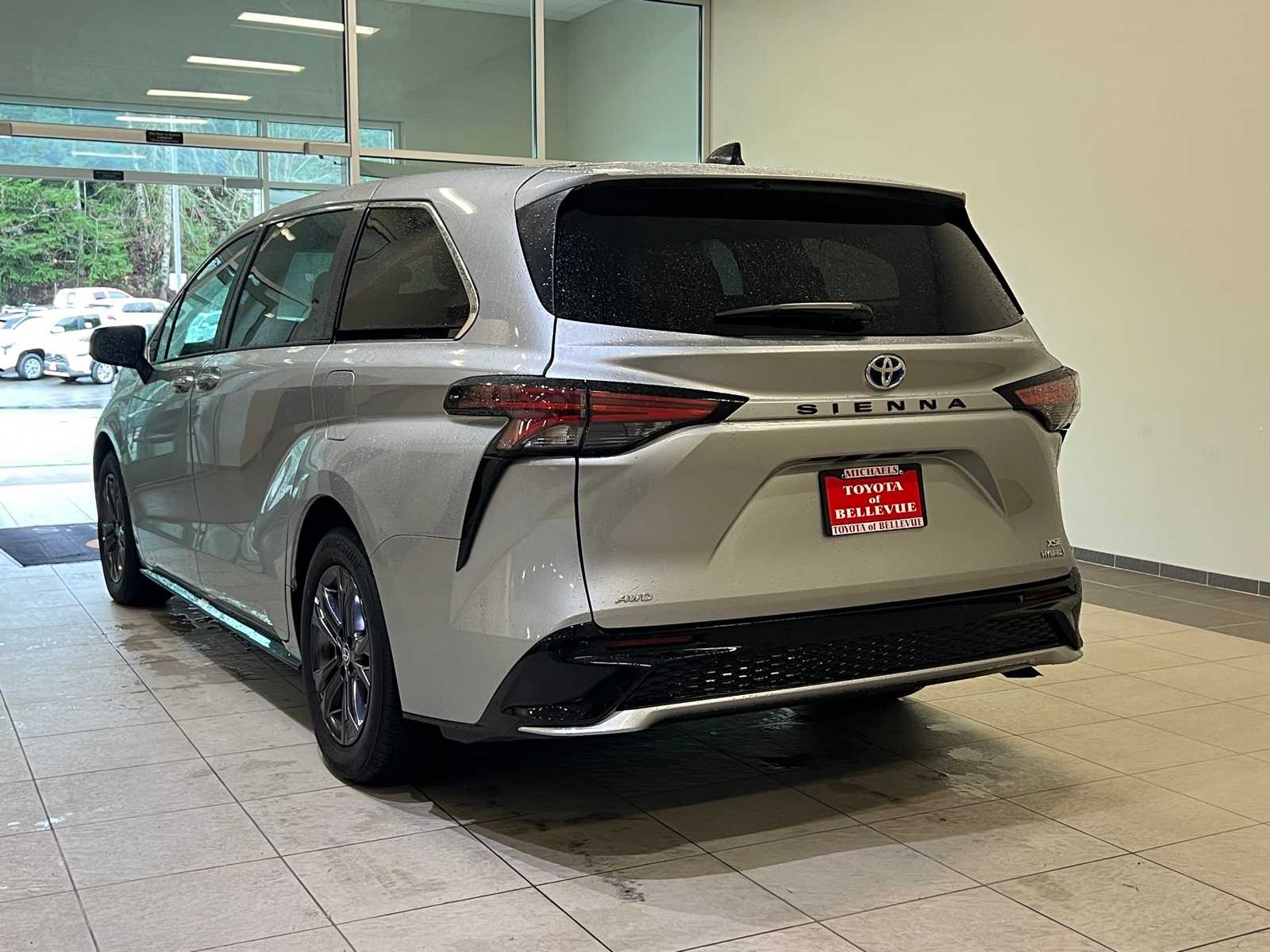 Thumbnail: 2024 Toyota Sienna - 4