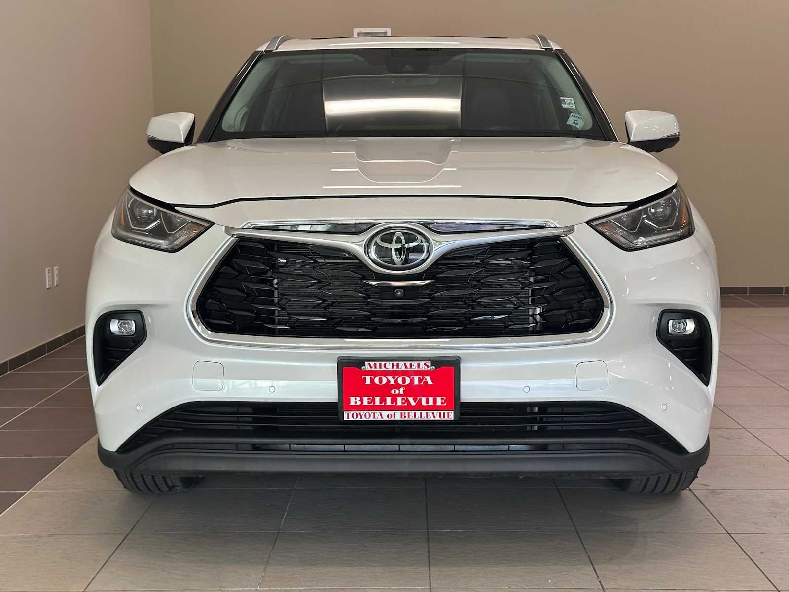 Thumbnail: 2023 Toyota Highlander - 6