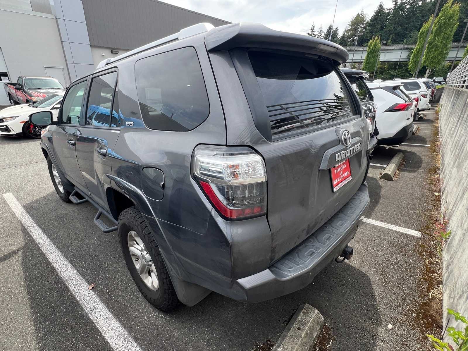 Thumbnail: 2016 Toyota 4Runner - 7