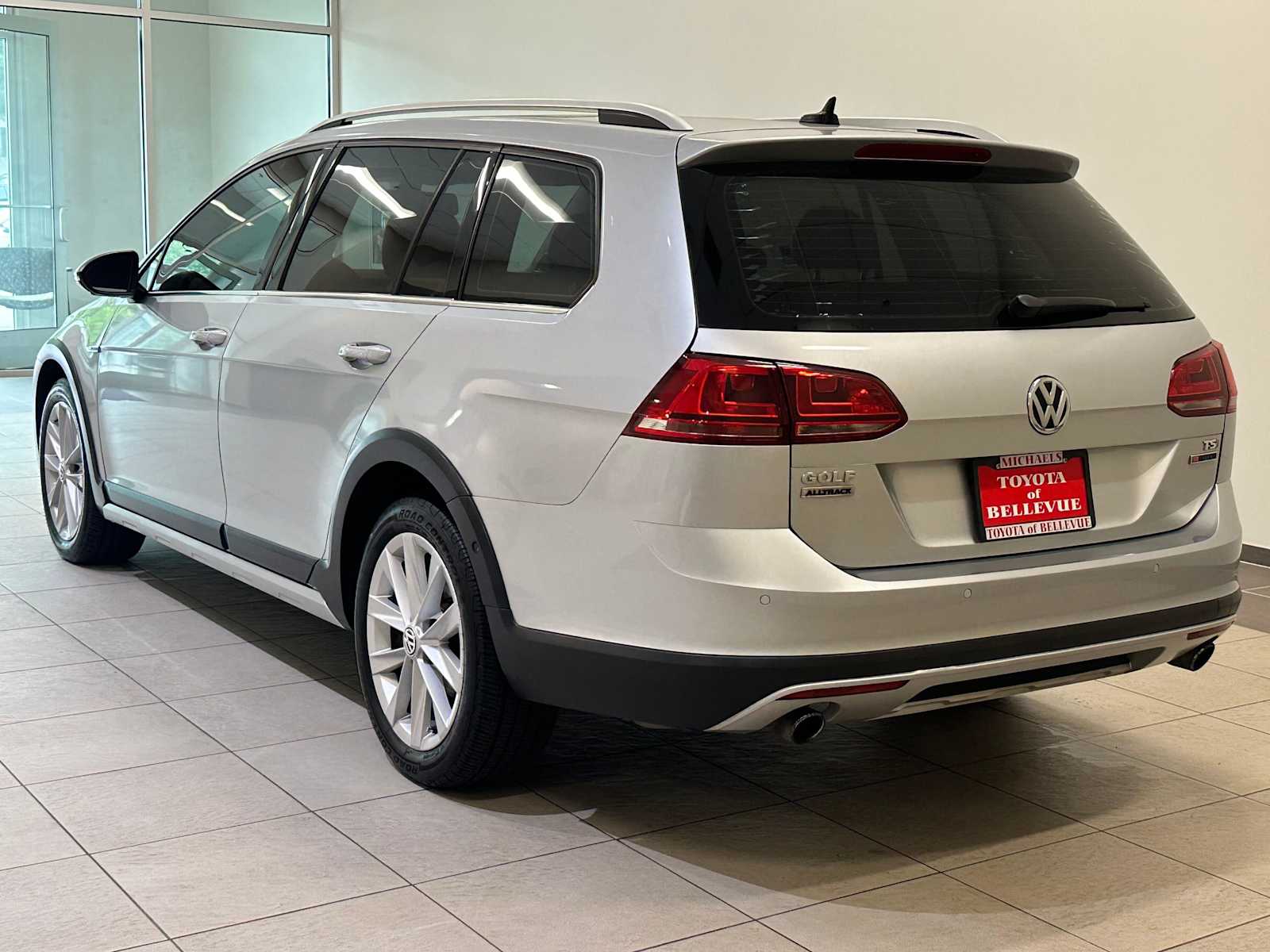 Thumbnail: 2017 Volkswagen Golf - 4